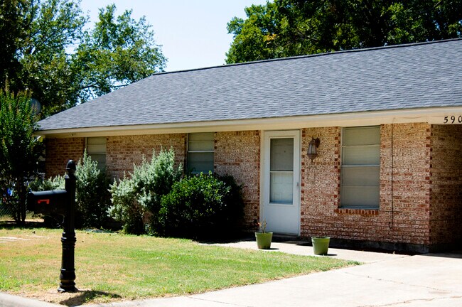 Foto del edificio - 590 N Donna Ave