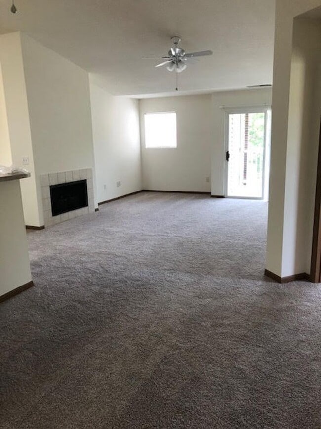 Interior Photo - Hollow Creek