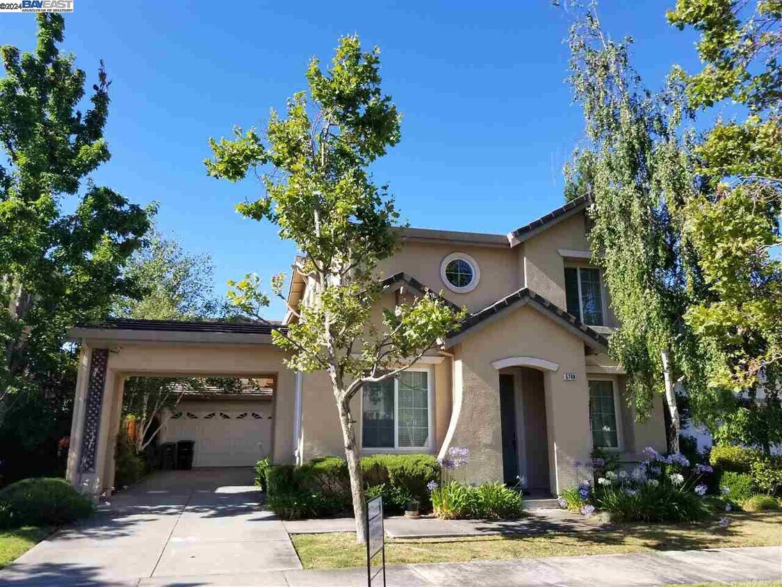 Foto principal - 5748 N Dublin Ranch Dr
