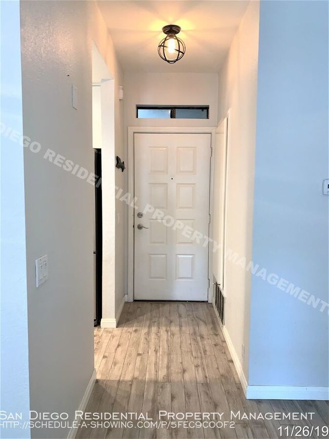 Building Photo - 2214 River Run Dr
