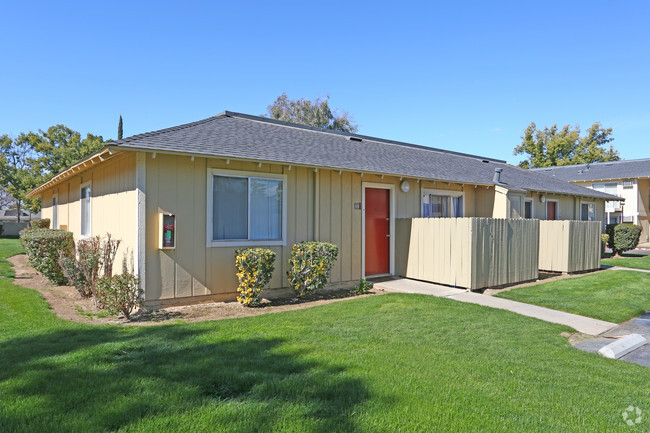 Building Photo - Parkwood Apartments