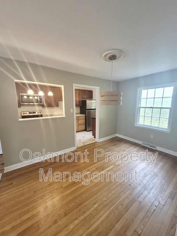 Building Photo - 2404 Barracks Ct