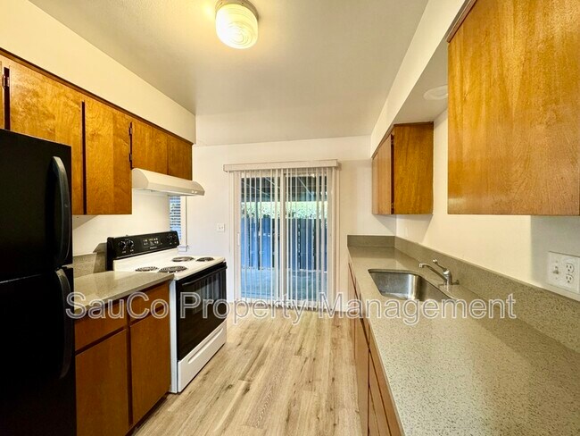 Foto del edificio - 2737 Maywood Dr