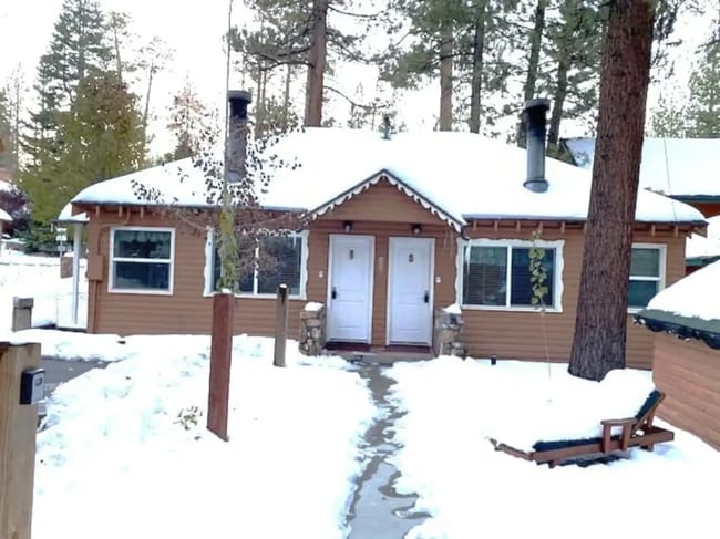Building Photo - 877 Tulip Ln