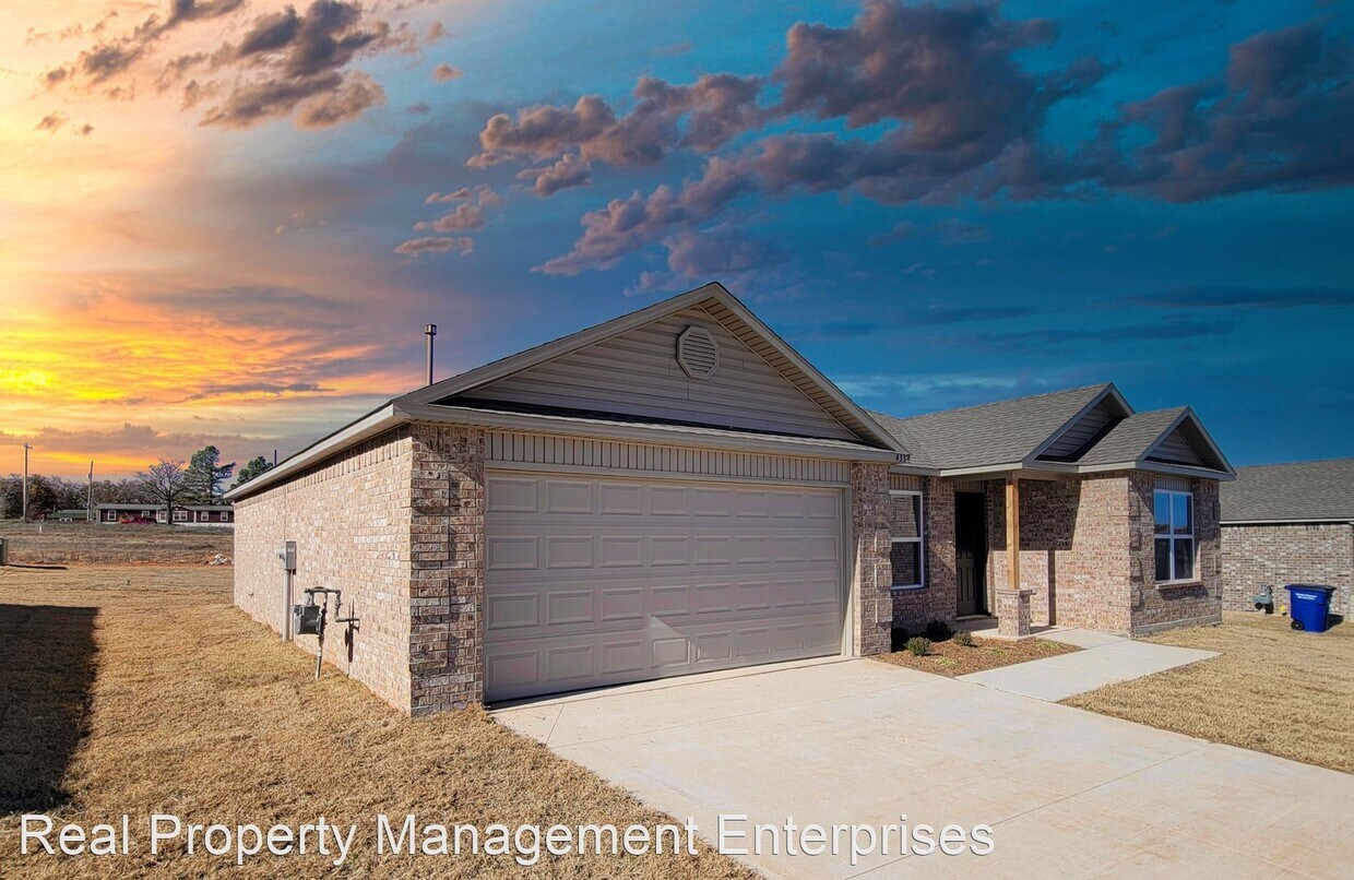 4 br, 2 bath House 4337 Winding Brook House Rental in Harrah, OK