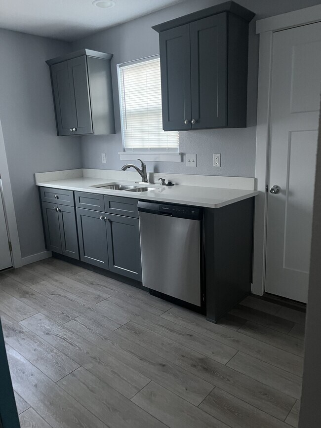 Foto del edificio - 325 E Daugherty St
