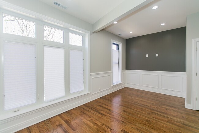 Foto del edificio - 3249 W Pierce Ave