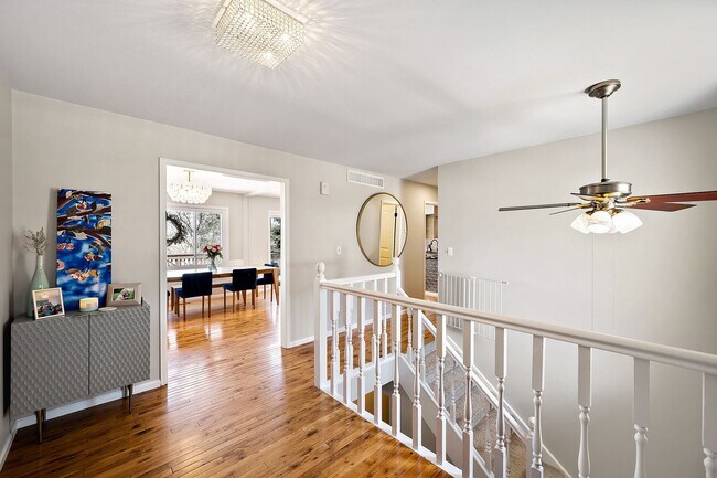 Foto del edificio - **Beautiful Updated 5 bedroom rental in Ce...