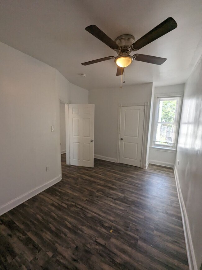 Foto del edificio - Large Front Porch Row - Oak Lane