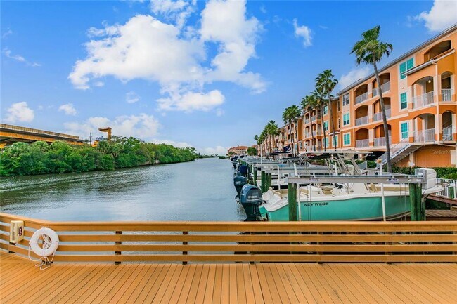 Foto del edificio - 5000 Culbreath Key Way