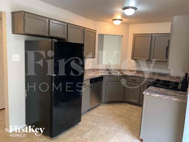 Building Photo - 2322 Piddler Dr