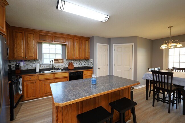 Foto del edificio - 500 Bryson Cir