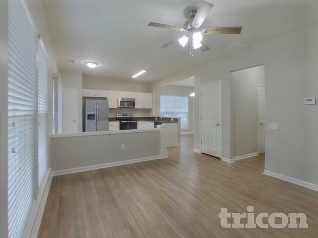 Building Photo - 2521 Wingdale Dr