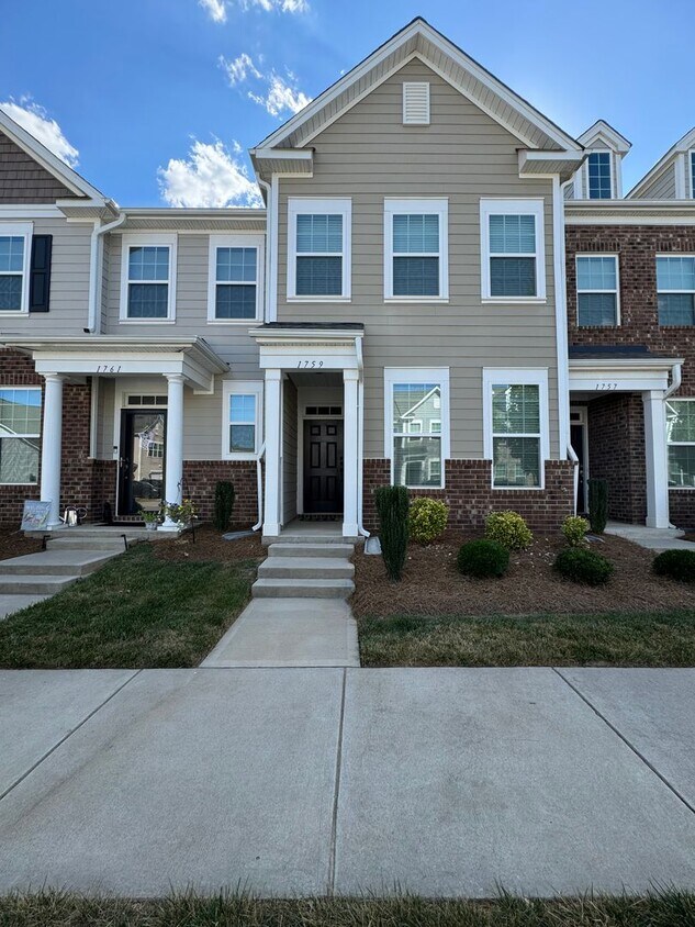 Primary Photo - 2BR 2.5BA Townhome with Neighborhood Pool