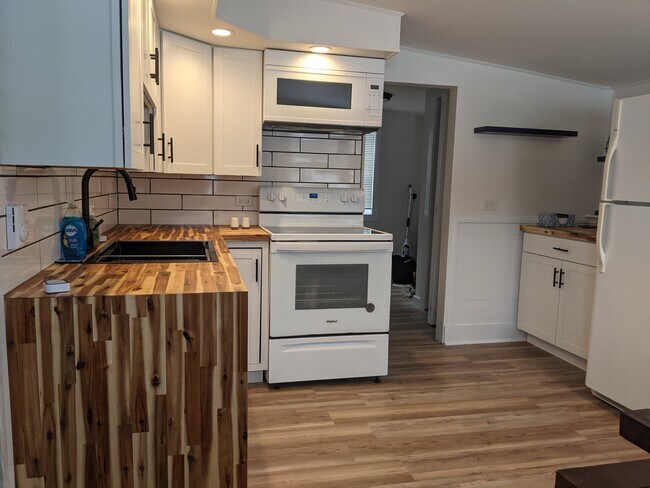 Foto del edificio - 4421 Arrow Ln