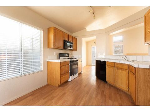 Foto del edificio - 3734 Hickory Ct
