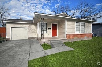 Building Photo - 2325 Kingswood Dr