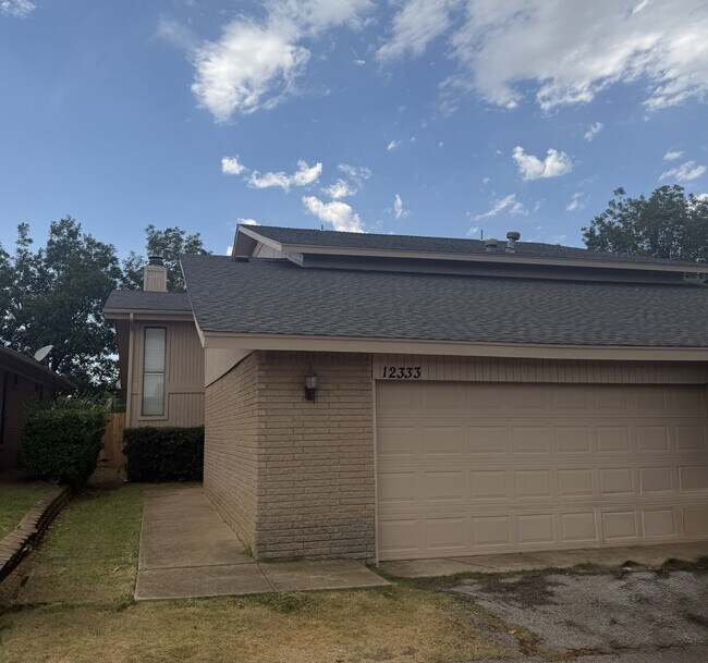 Foto del edificio - 12333 Cedar Springs Ln