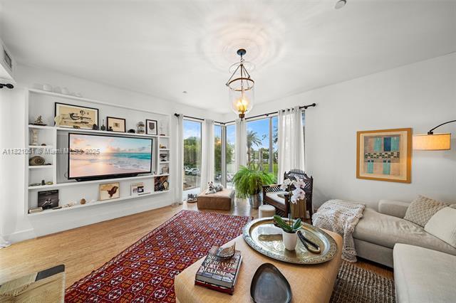 Foto principal - 163 N Shore Dr