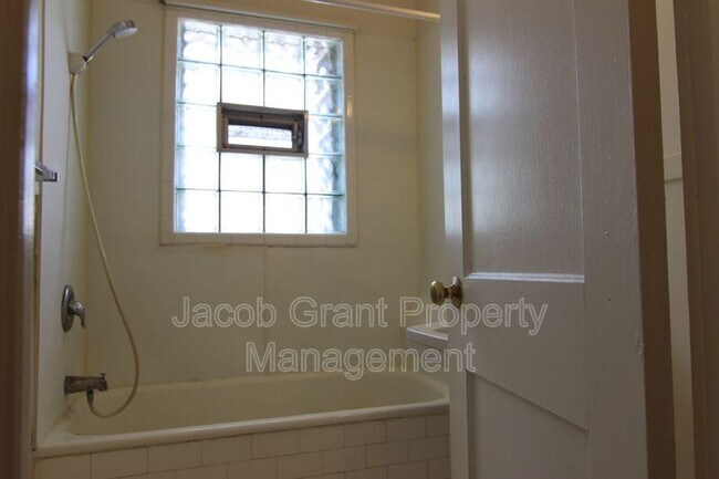 Building Photo - 676 Memorial Dr