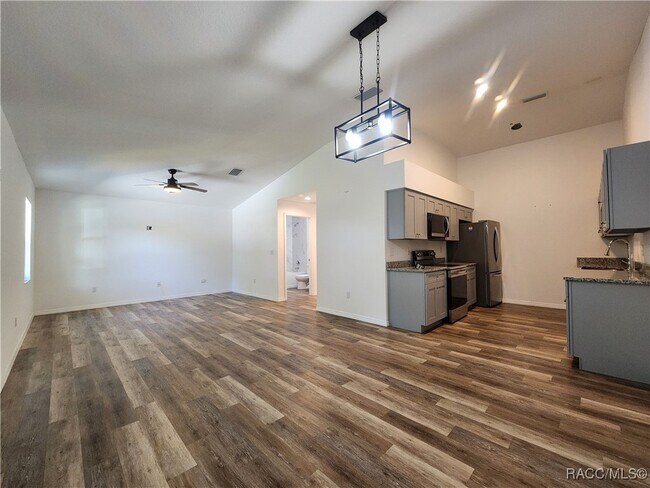 Building Photo - 3003 Crystal Blvd