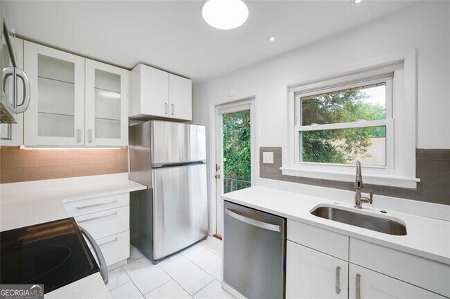 Foto del edificio - 3510 Roswell Rd NW
