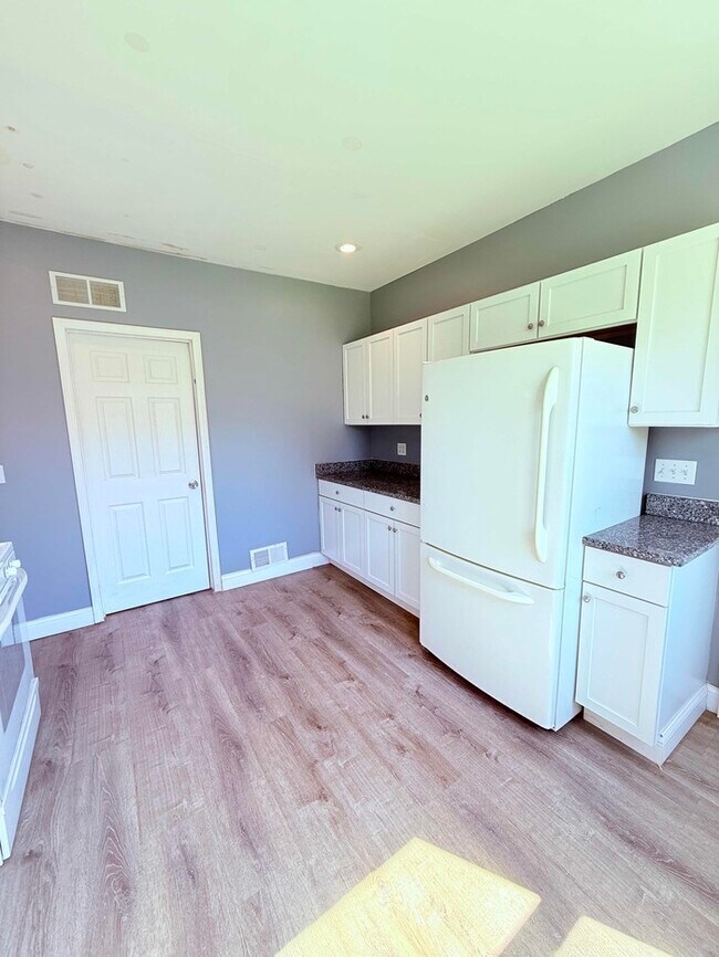 Foto del edificio - 3 Bed, 1 Bath Home with Modern Amenities / Vouchers Accepted / Available Now!