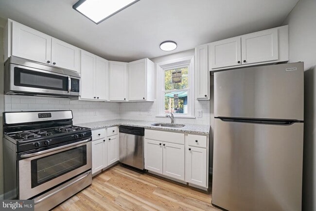 Building Photo - 214 Maryland Ave