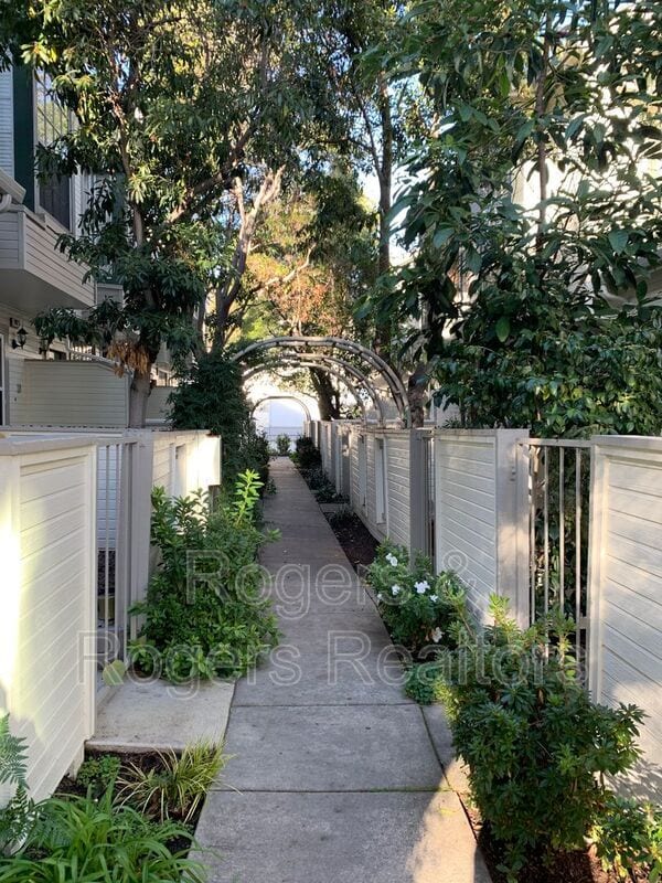 Foto principal - 988 Belmont Terrace