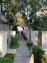 Building Photo - 988 Belmont Terrace