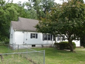 Building Photo - 4701 N Green Hills Rd