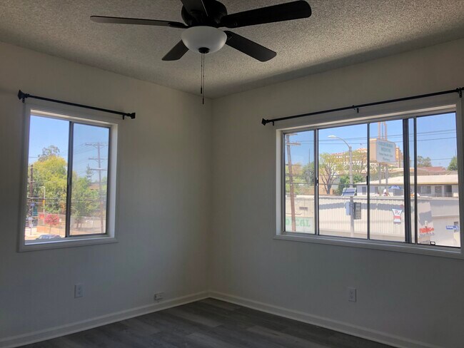 Habitación 1 - 2136 W Temple St