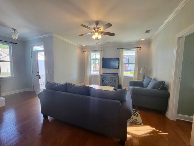 Building Photo - Lovely 3 bedroom, 3.5 bath home in Nellief...