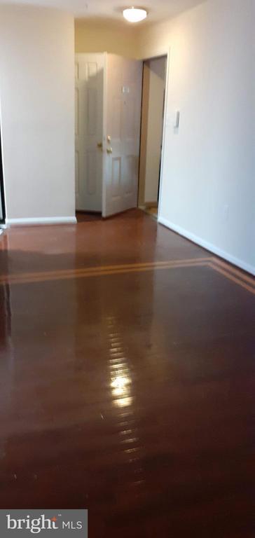 Foto del edificio - 9605 Lake Point Ct