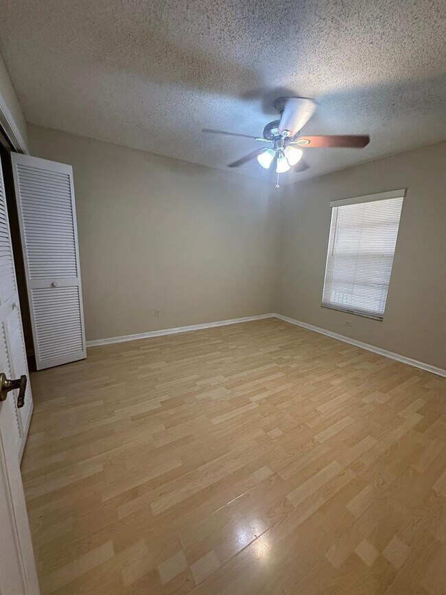 Building Photo - 5955 Longbow Ln