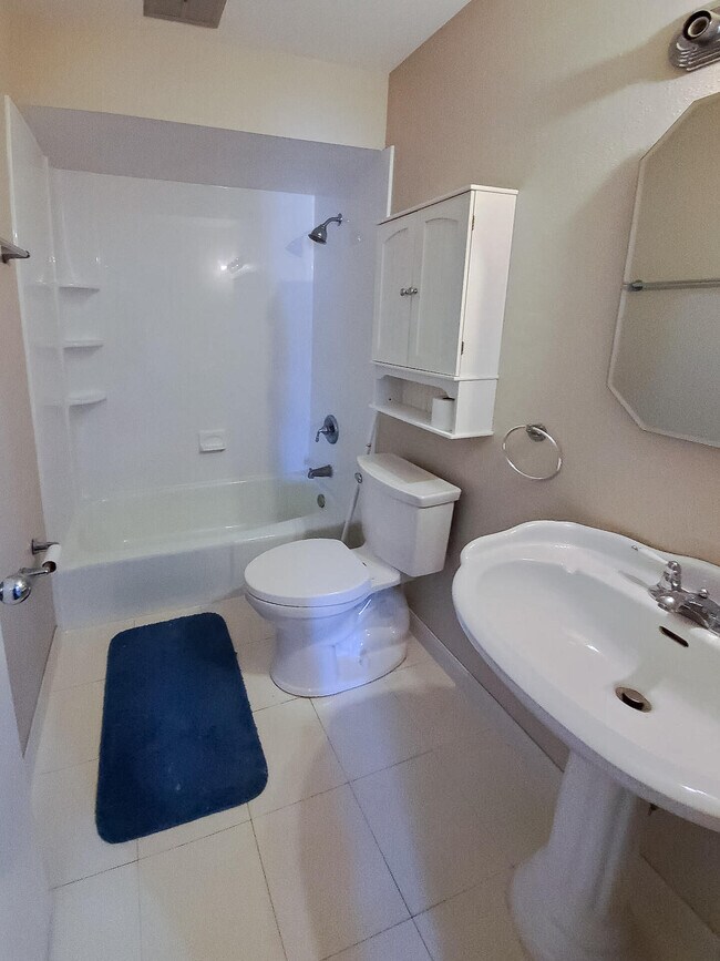 Foto del edificio - W169N1552 Biscayne Dr