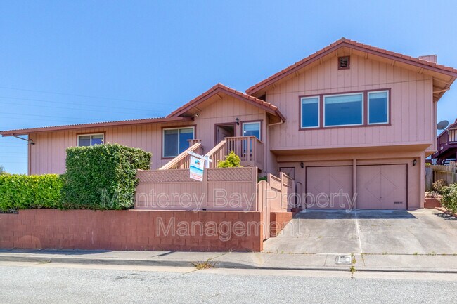 Building Photo - 1446 Skyview Dr