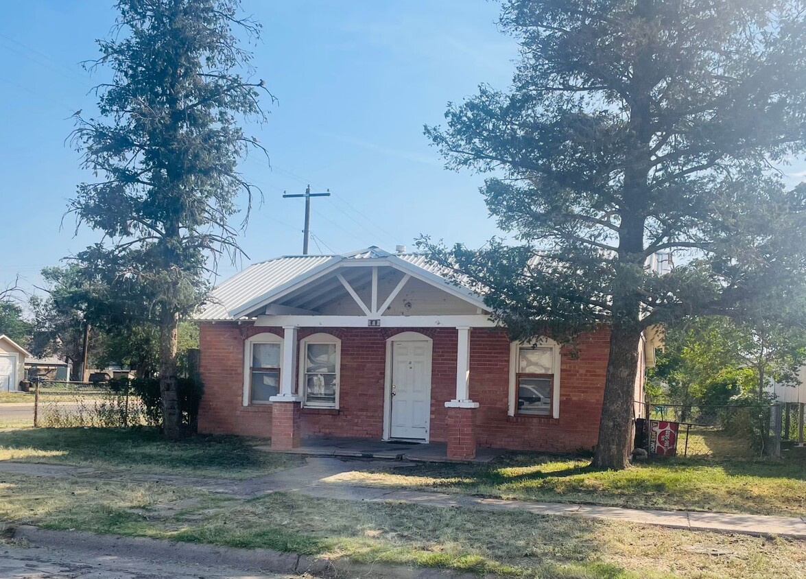 Primary Photo - 3 Bedroom 1 Bath Home!