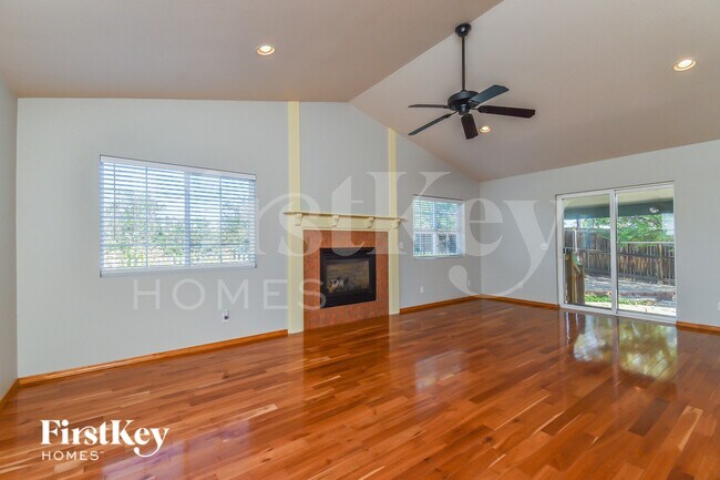 Foto del edificio - 8036 Oliver Rd