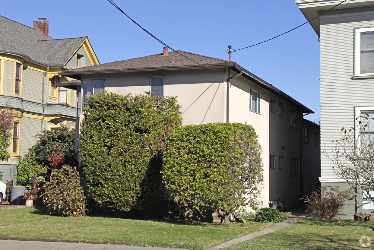 Building Photo - 2145 Santa Clara Ave