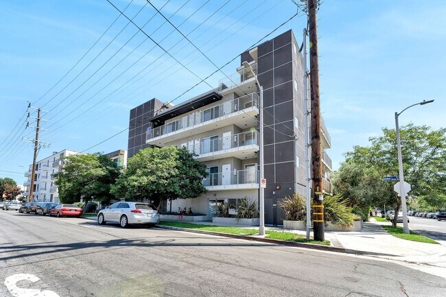Foto del edificio - 11776 Idaho Avenue,
