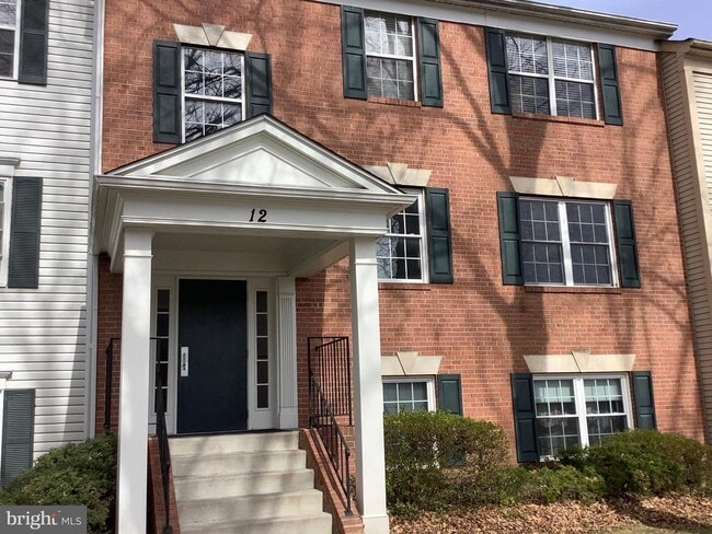 Building Photo - 12 Normandy Square Ct