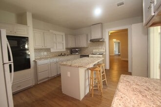 Building Photo - 422 Tennessee St