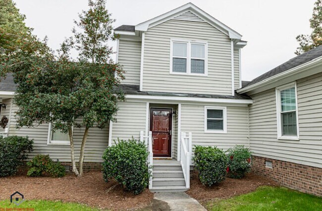 Building Photo - Townhouse with 2 bedrooms and 1.5 bathrooms in Willow Oaks