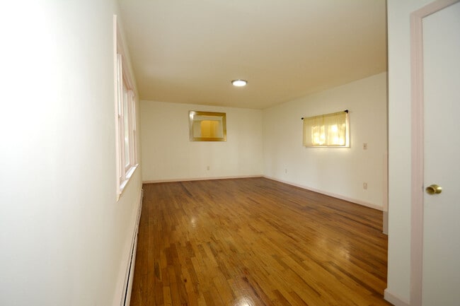 Building Photo - 318 Harrington Ave