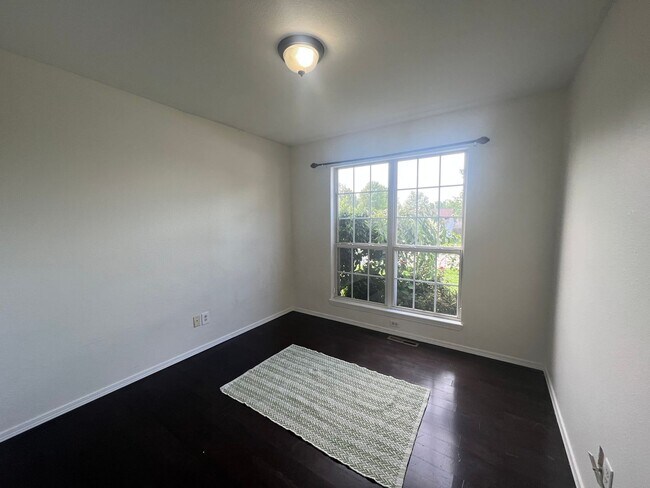 Foto del edificio - Adorable 3 Bedroom property with a sunroom...