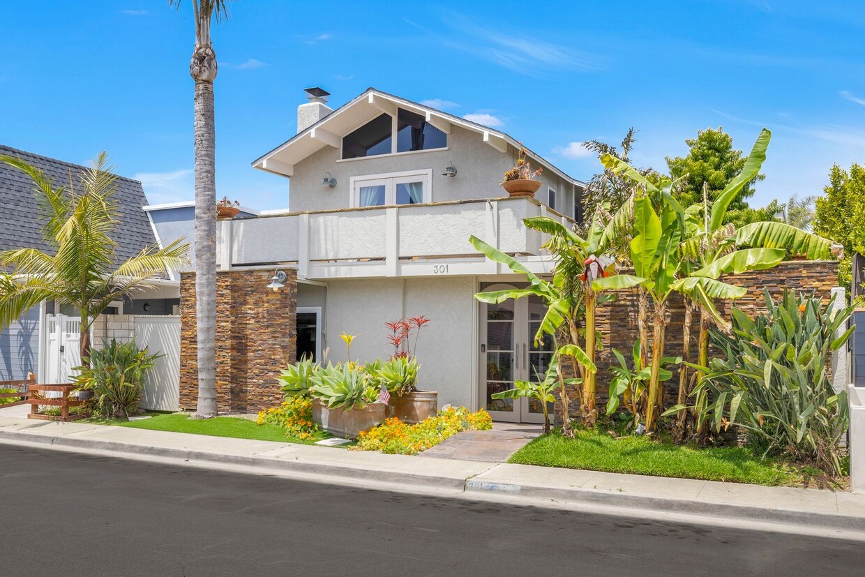 Primary Photo - Exclusive 4 Bedroom, 2 1/2 Bath Single Fam...
