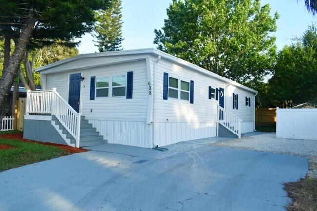 Building Photo - 608 River Village Dr