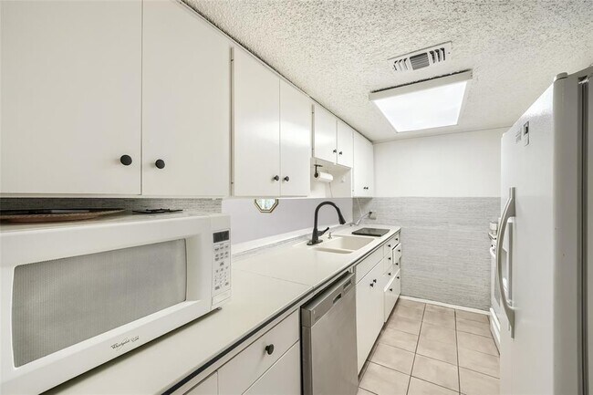 Foto del edificio - 6810 Thorncliffe Dr