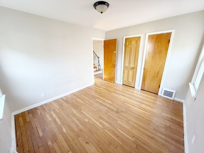 Building Photo - 3 BED 1 BATH BEAUTIFUL SINGLE FAMILY HOME